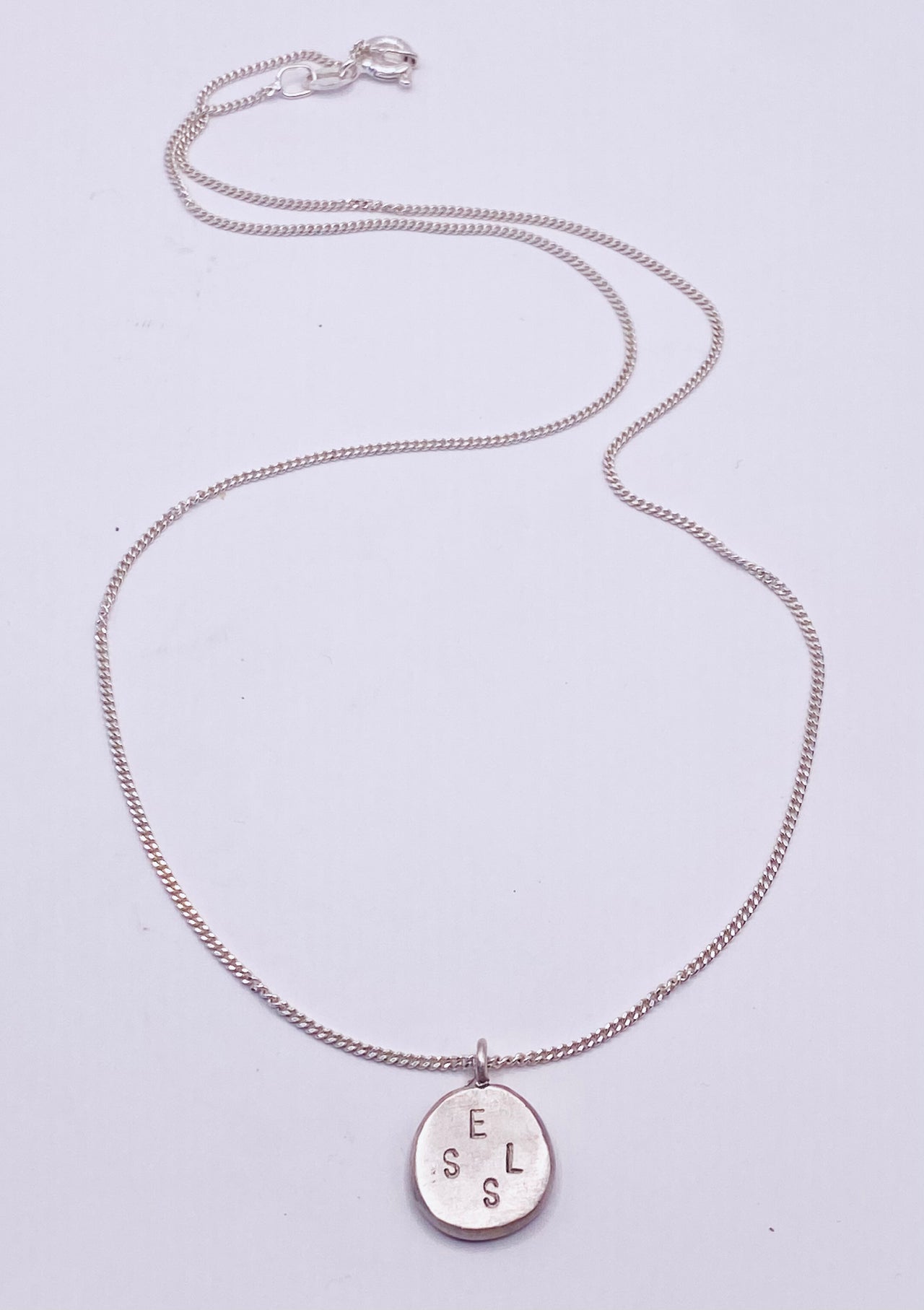 Gepersonaliseerd amulet aan ketting